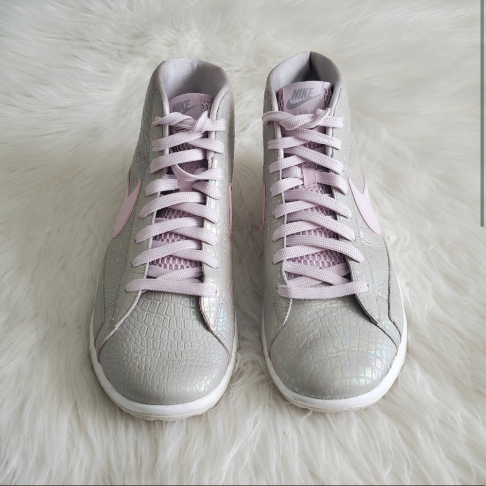 Nike Women's Silver Iridescent Athletic Sneakers with Light Pink Accents